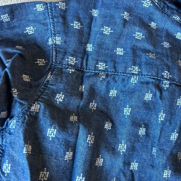 Like New Carter’s 100% Cotton Chambray Button-Down Shirt 4T Boys - Fun Design - Picture 4 of 6